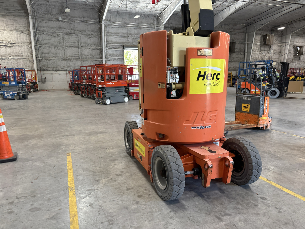 2017 JLG E300AJP-5
