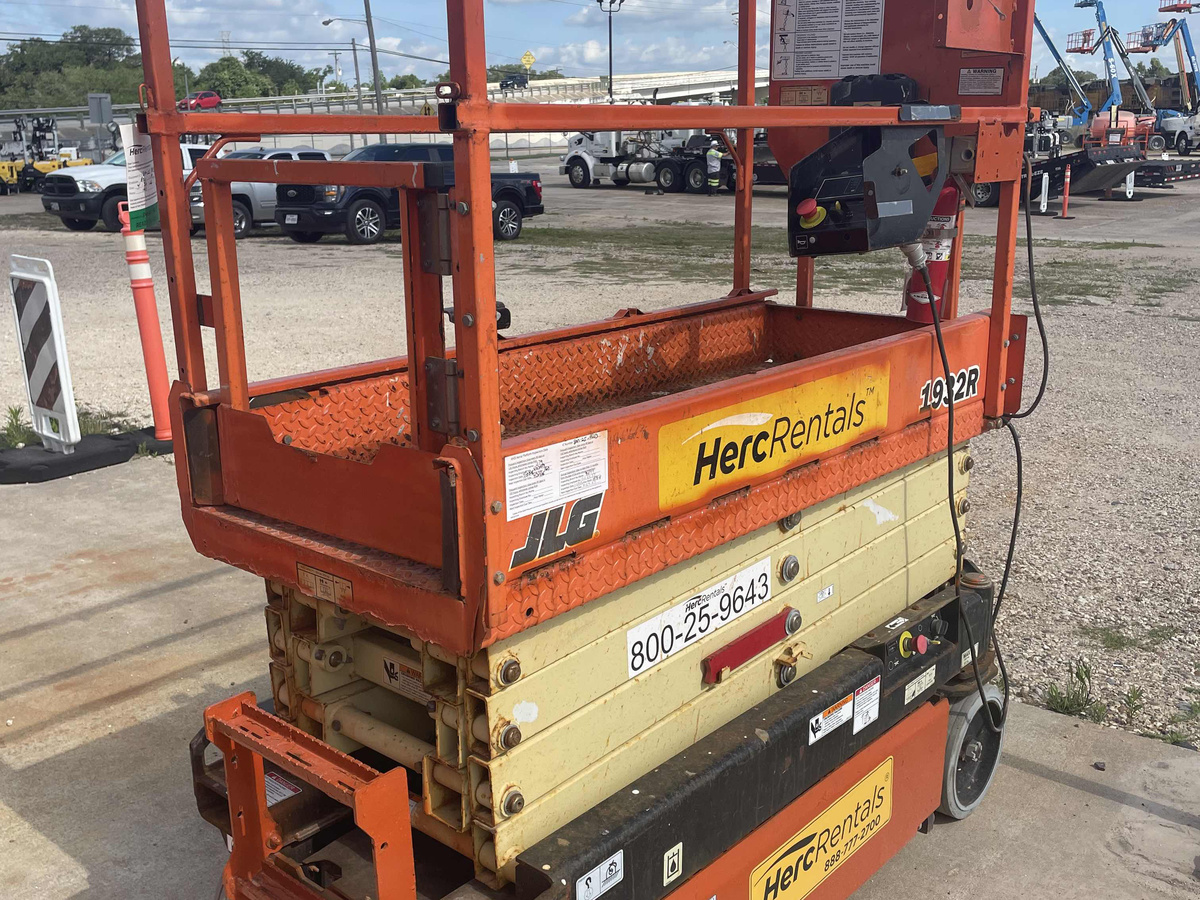 2019 JLG 1932R-4