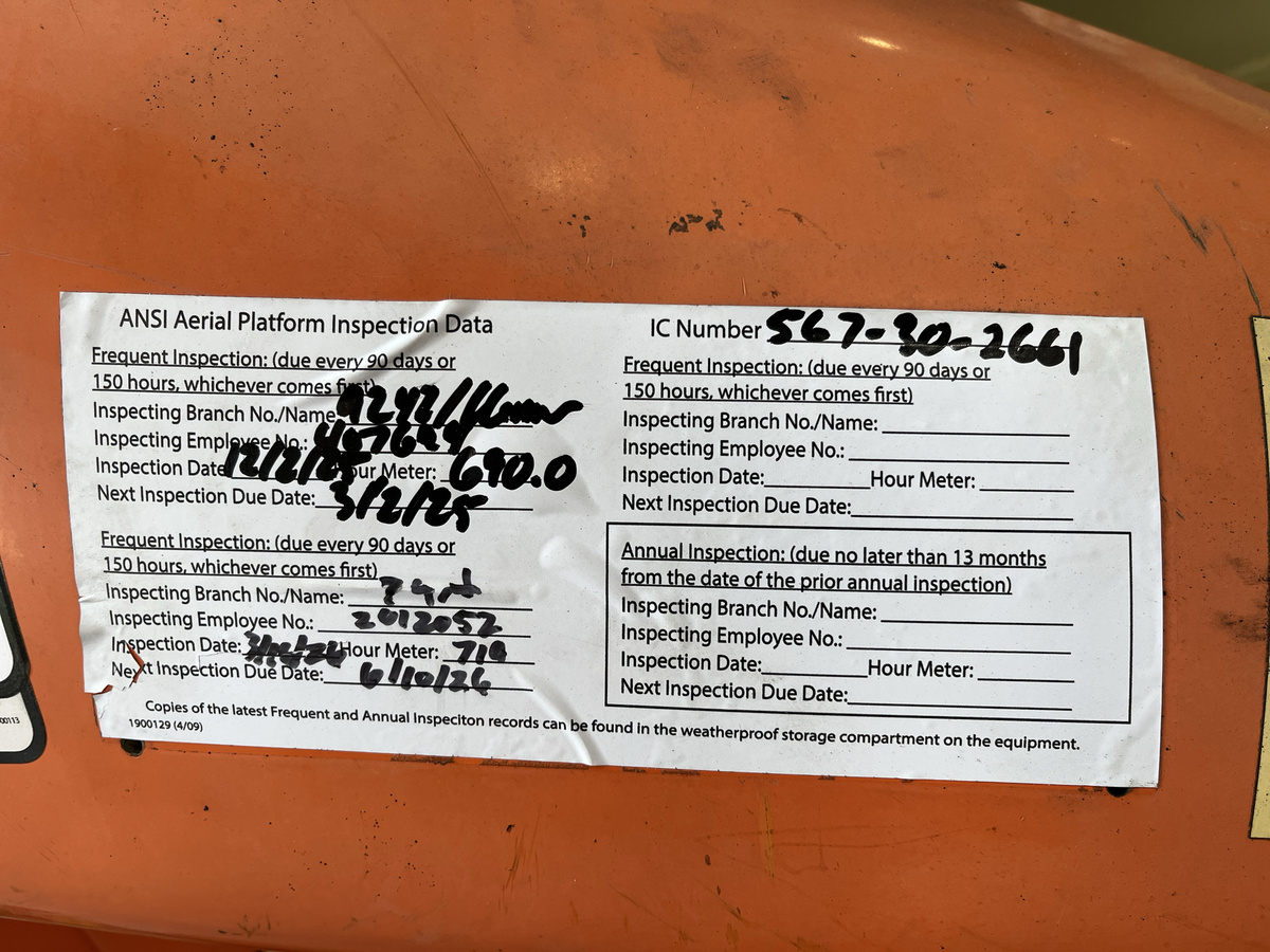2017 JLG E450AJ-3