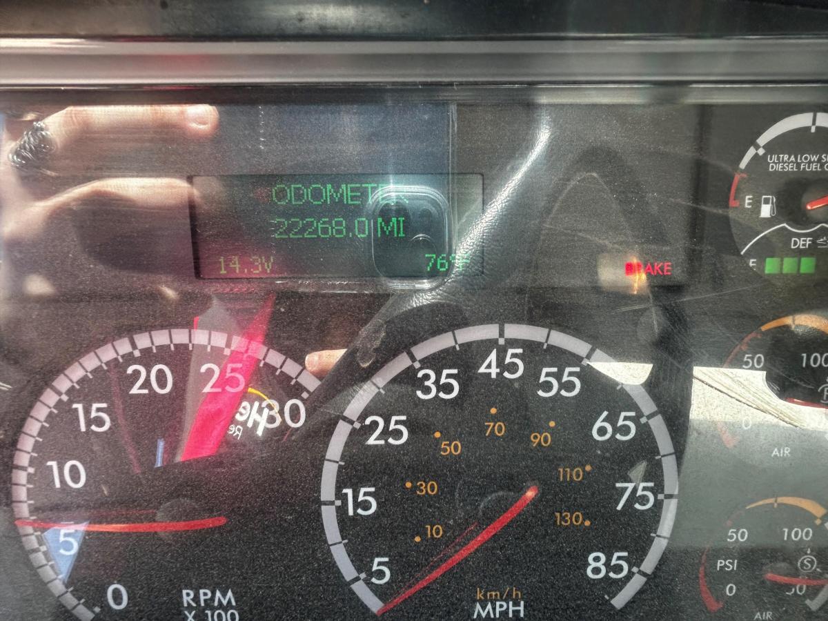 2018 Freightliner M2106
