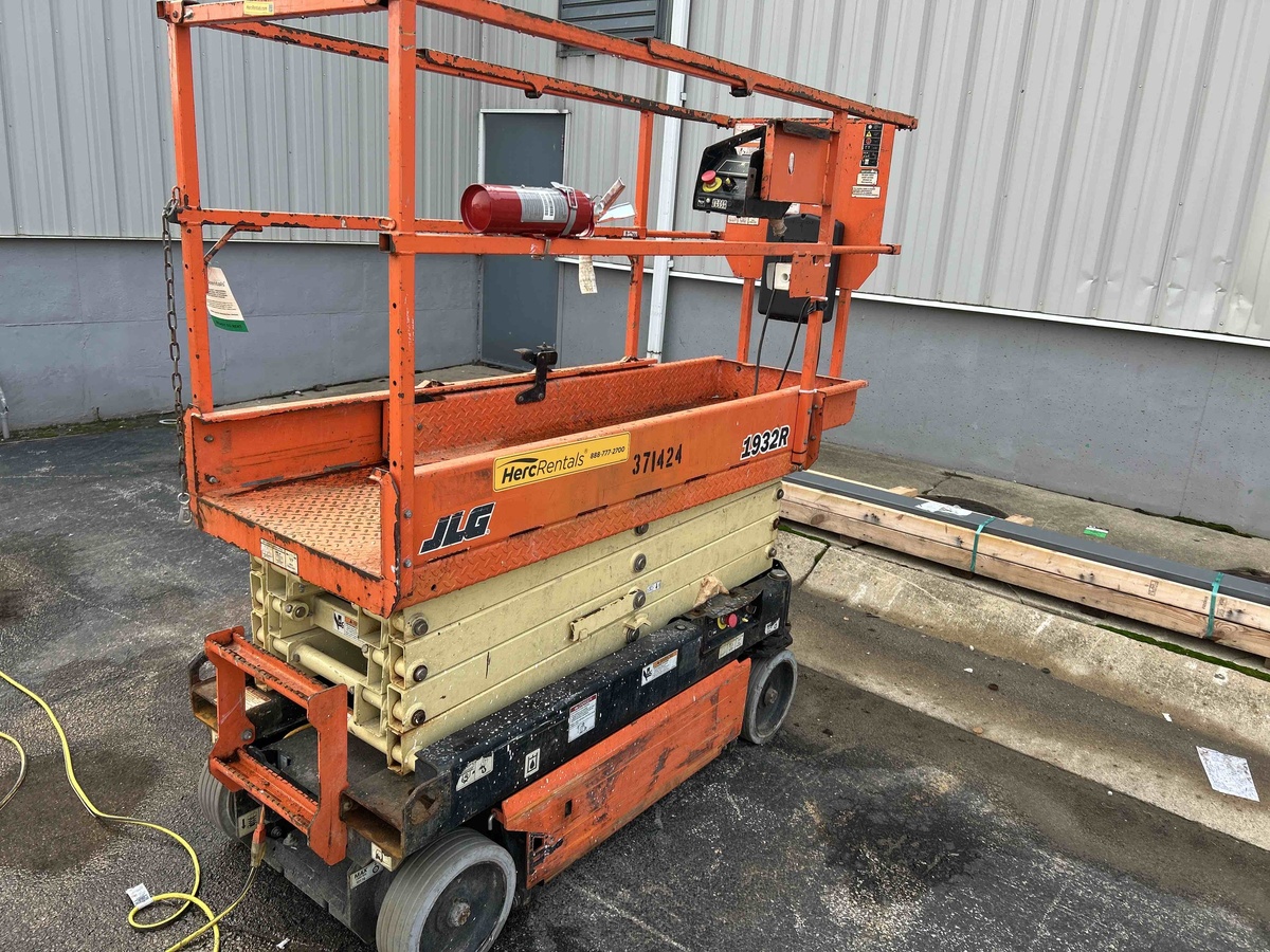 2017 JLG 1932R-1