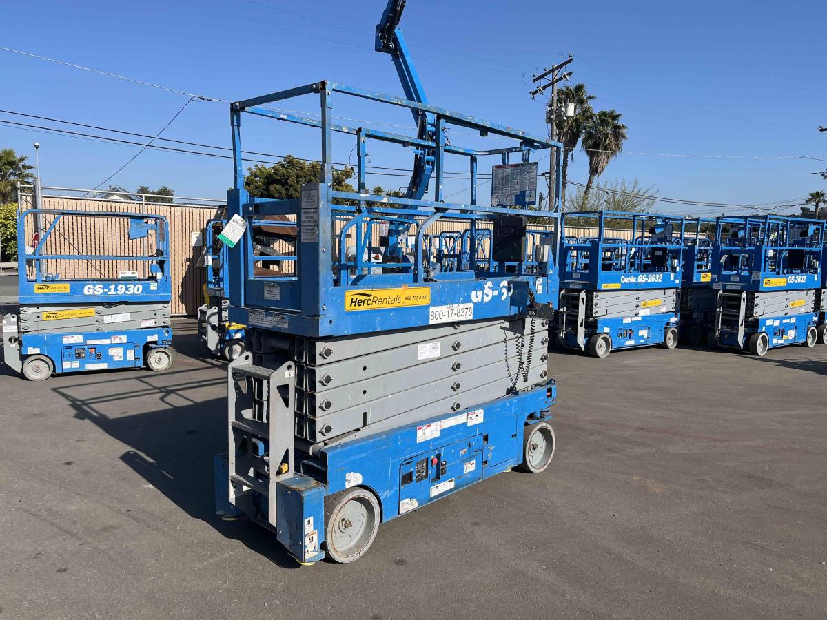 2017 Genie GS-3232