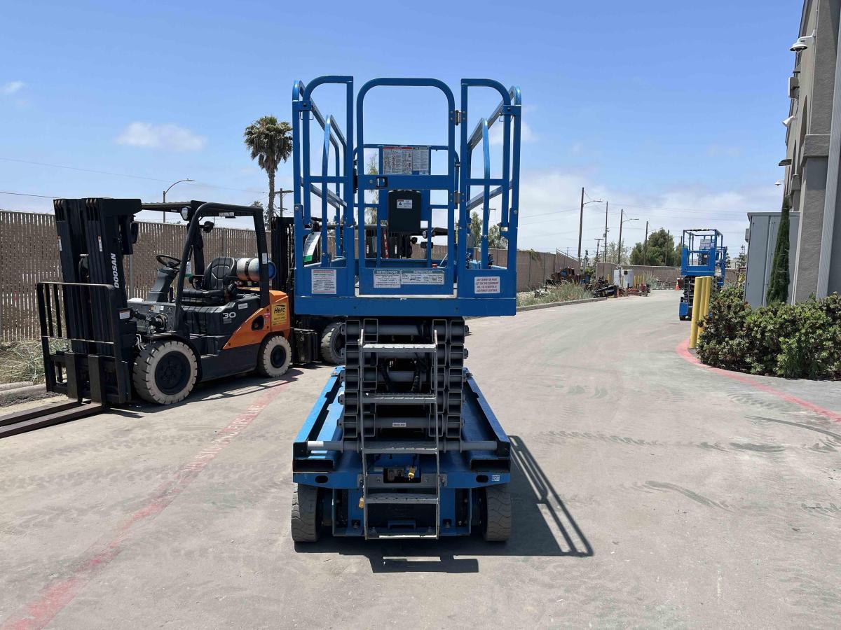 2017 Genie GS-4047