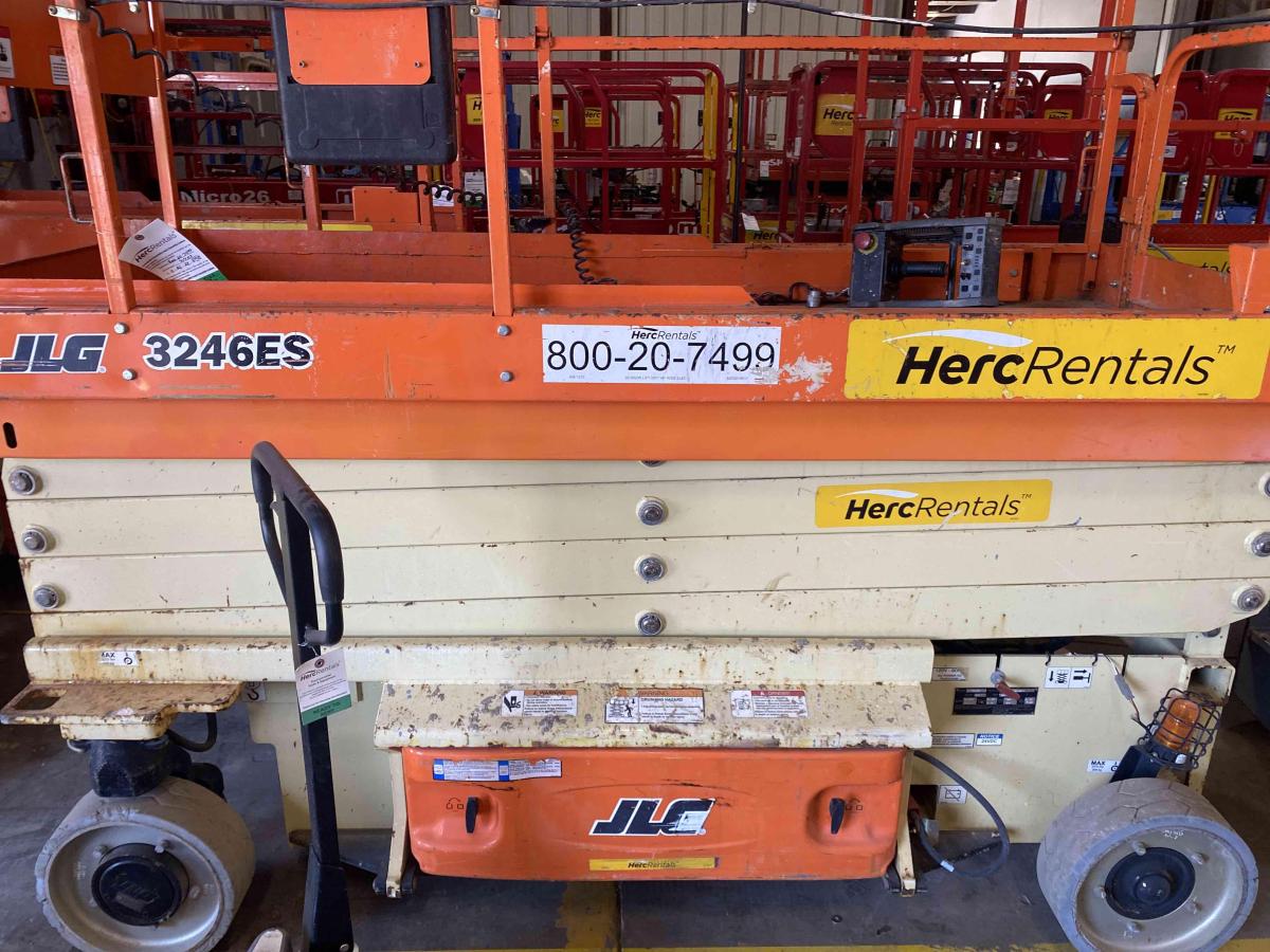 2018 JLG 3246ES