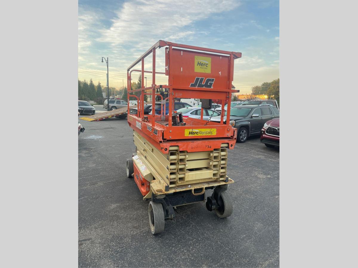 2017 JLG 3246ES