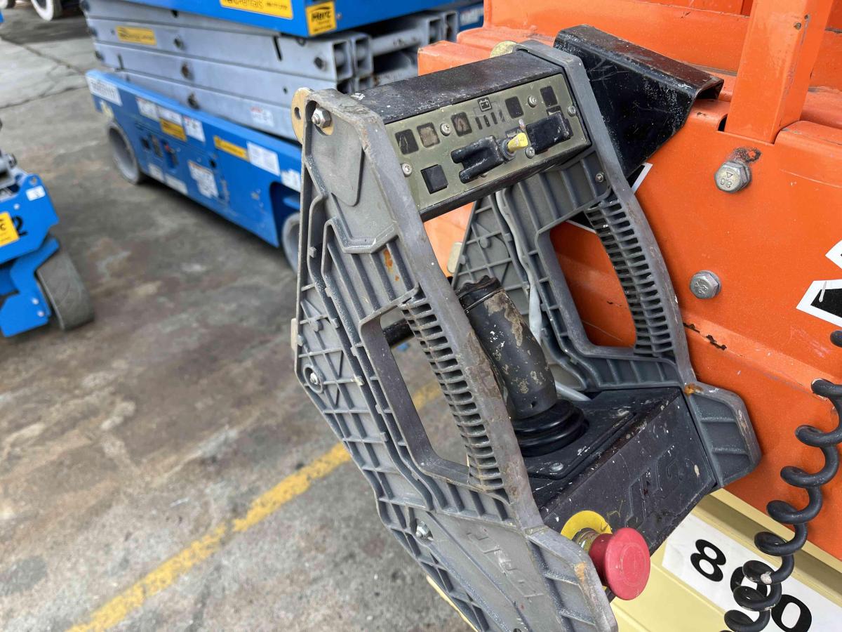 2017 JLG 2632ES