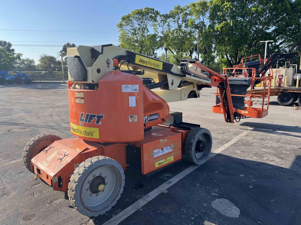 2015 JLG E450AJ