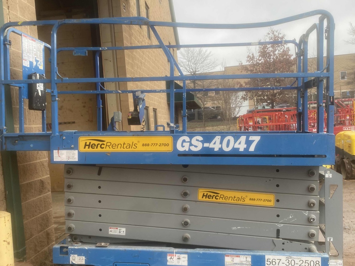 2018 Genie GS-4047
