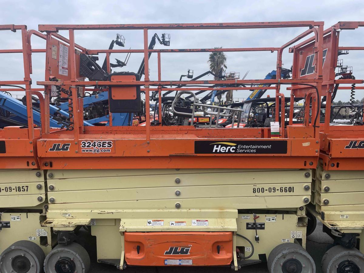 2016 JLG 3246ES