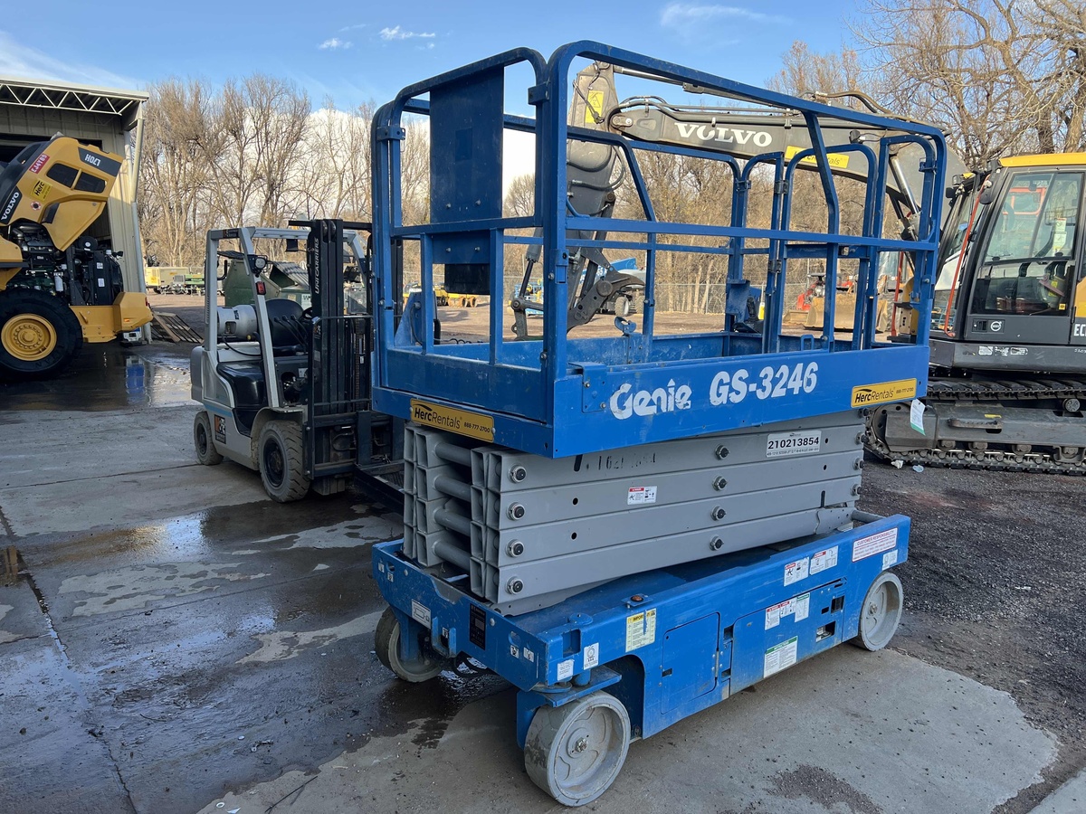 2017 Genie GS-3246