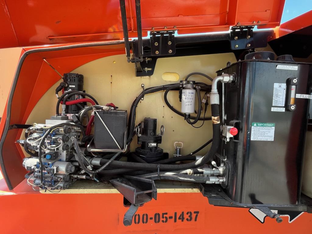 2015 JLG 800A