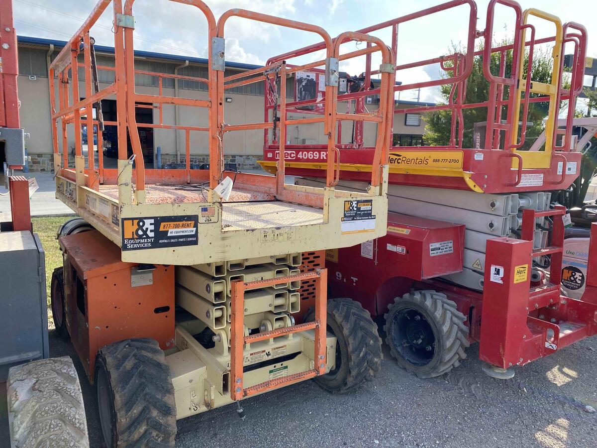 2017 JLG 260MRT-5