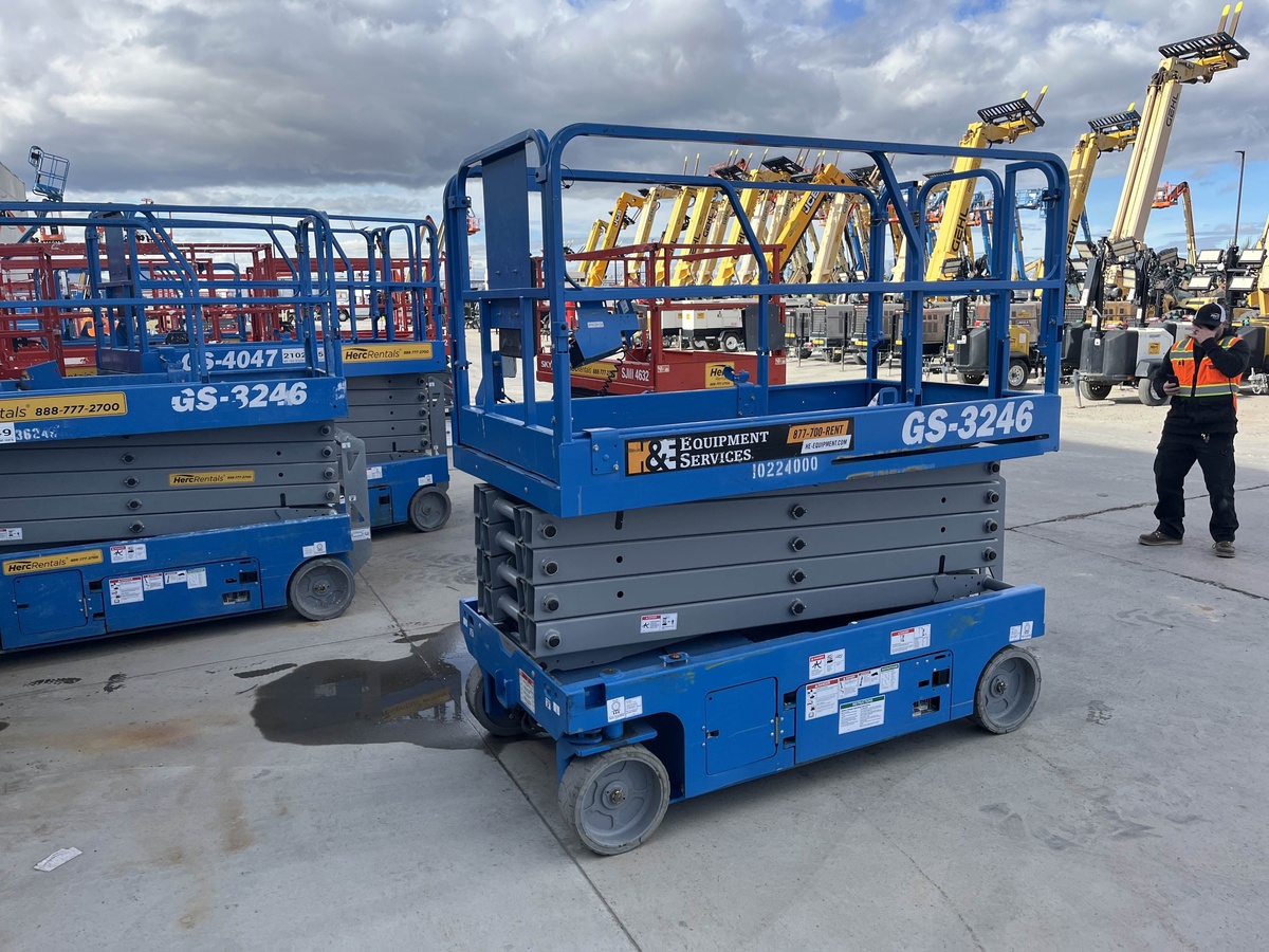 2017 Genie GS-3246-4
