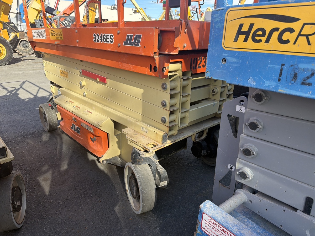 2018 JLG 3246ES-3