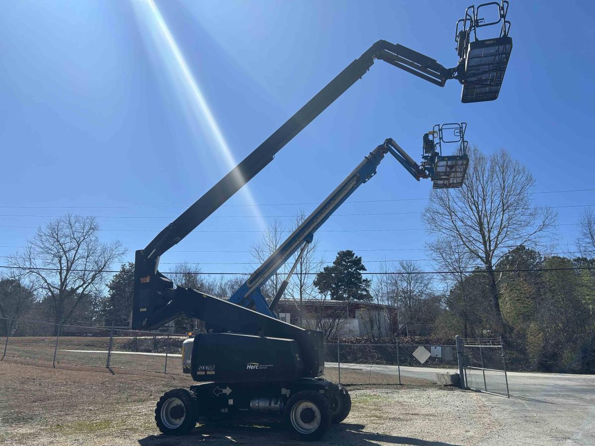 2016 JLG 800AJ
