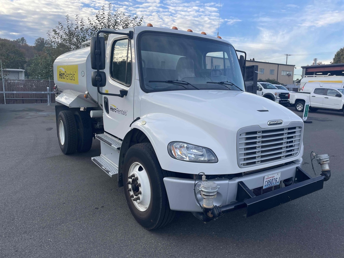 2018 Freightliner M2106-4