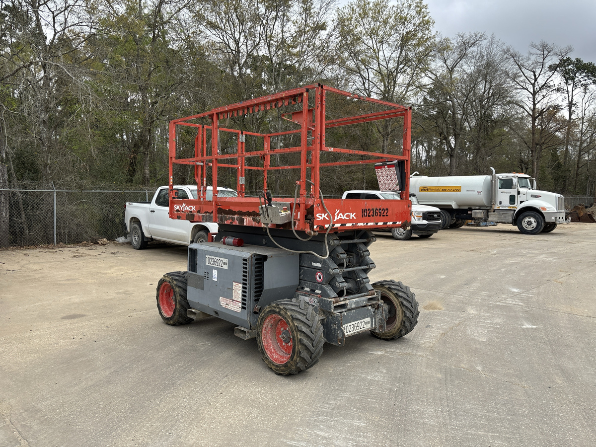 2018 Skyjack SJ-6832RT-4