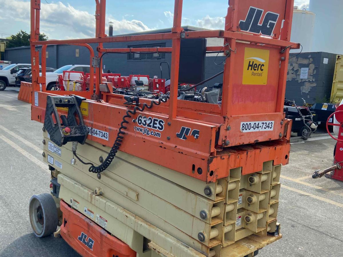 2015 JLG 2630ES