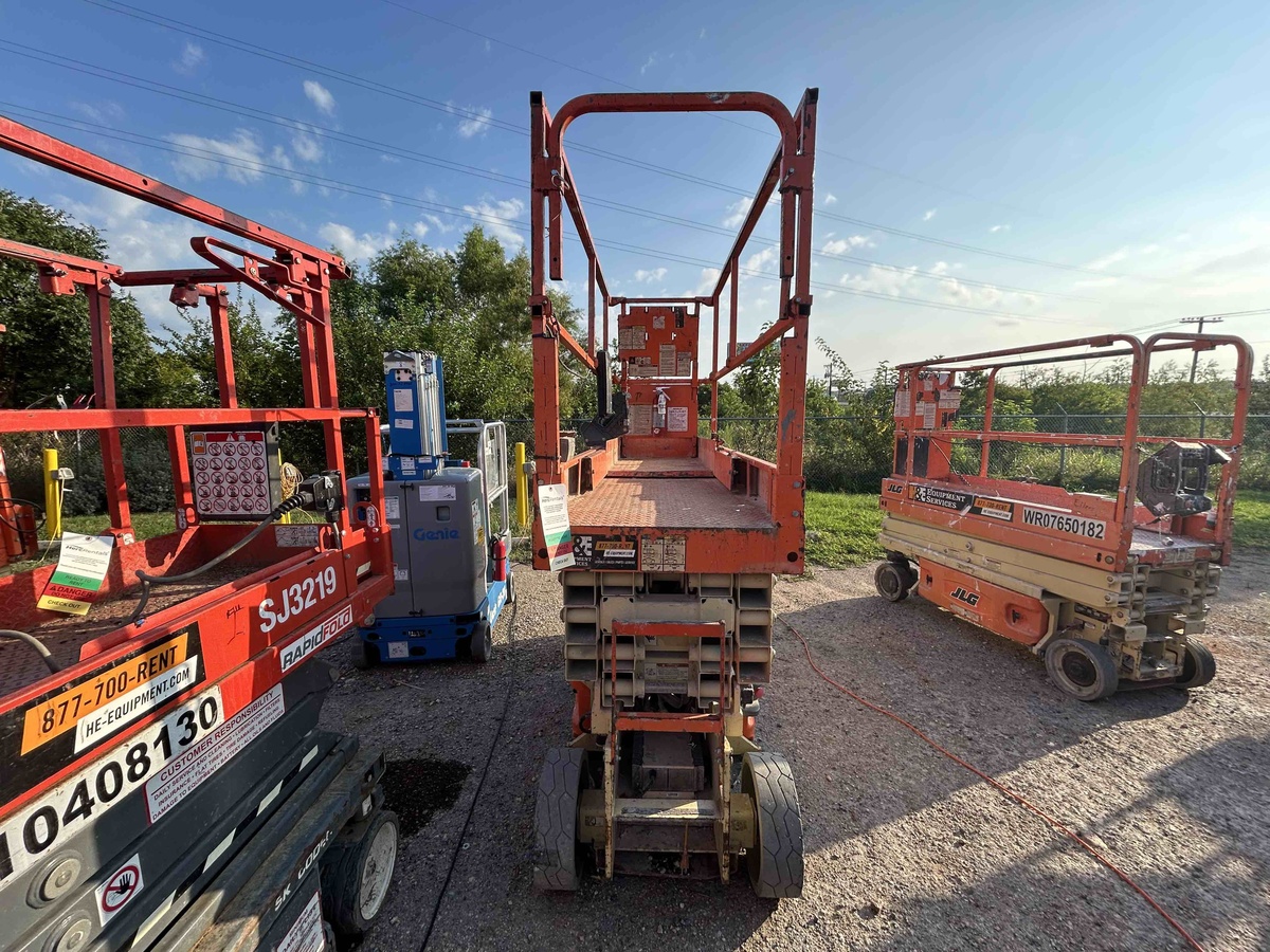 2017 JLG 2632ES-8