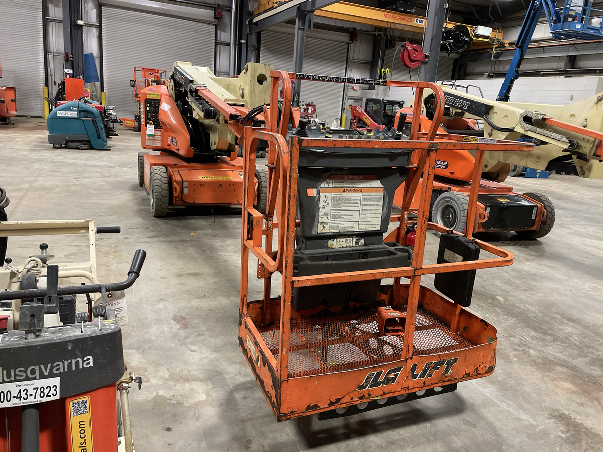 2016 JLG E400AJPN-2