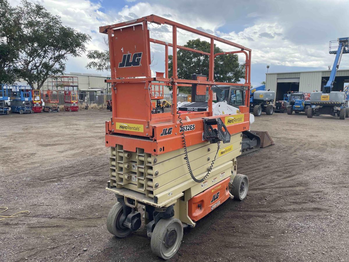 2017 JLG 2632ES