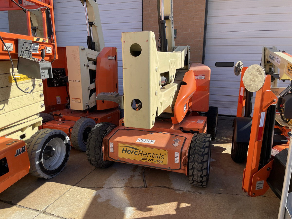 2016 JLG E400AJP-7