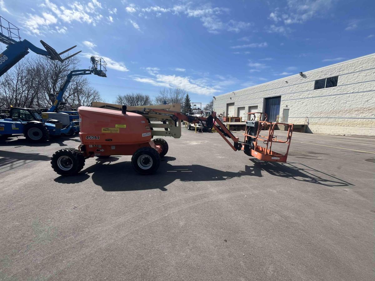 2017 JLG 450AJ-4