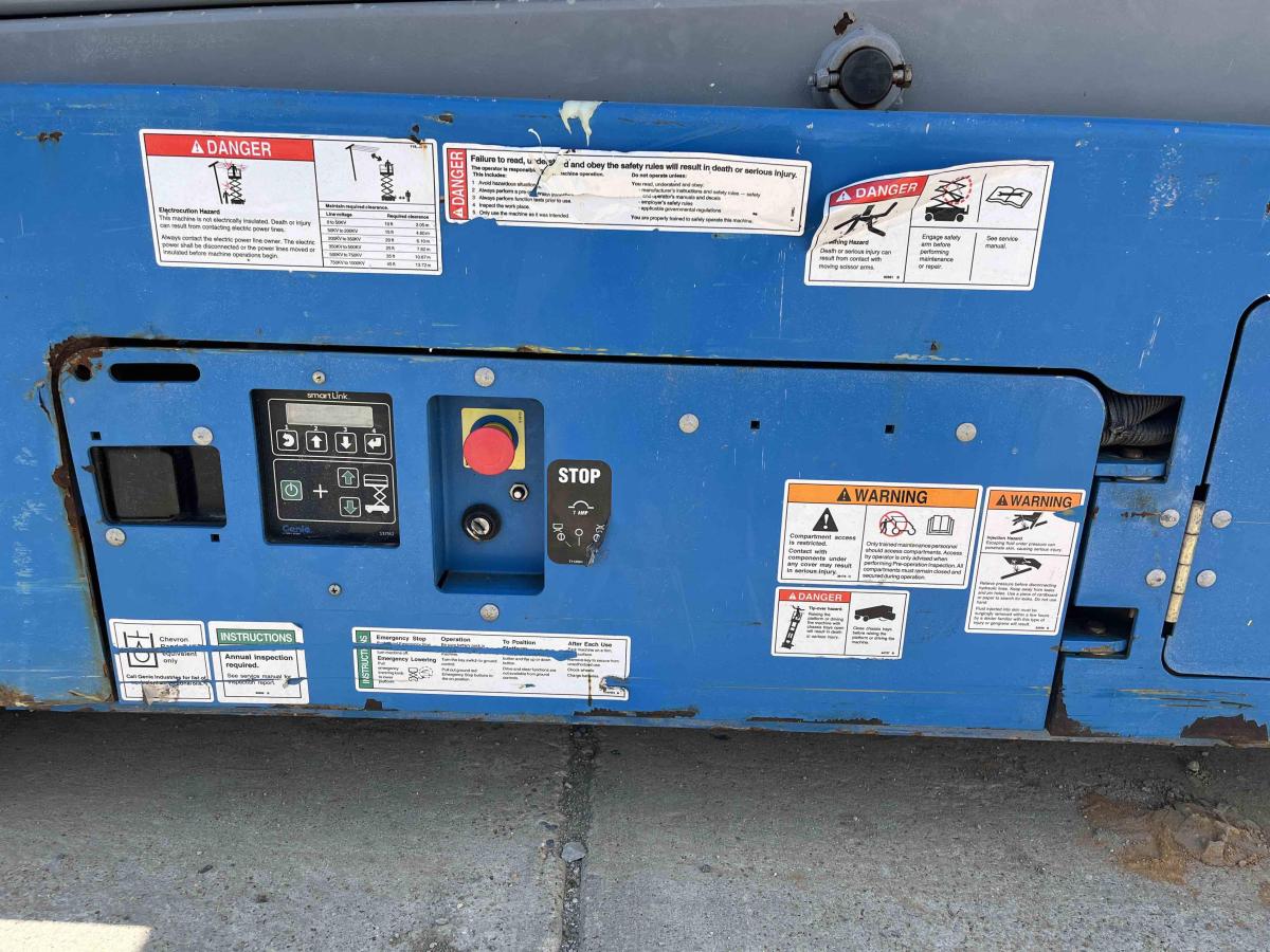 2017 Genie GS-3232
