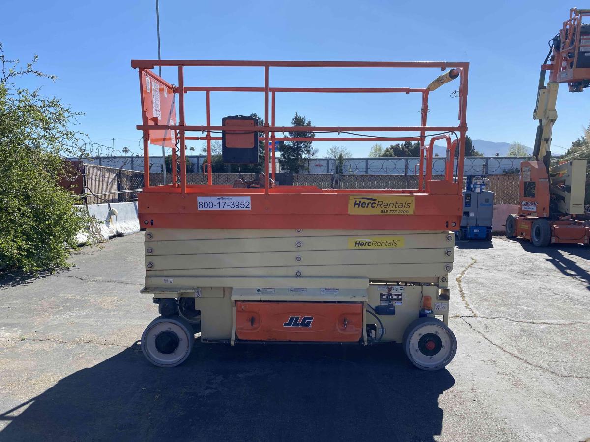 2017 JLG 2646ES