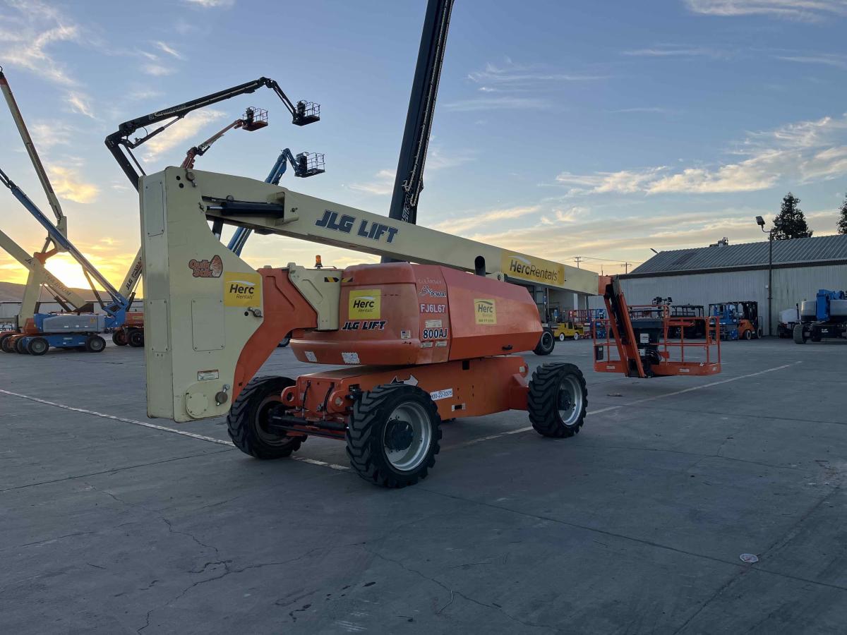 2018 JLG 800AJ