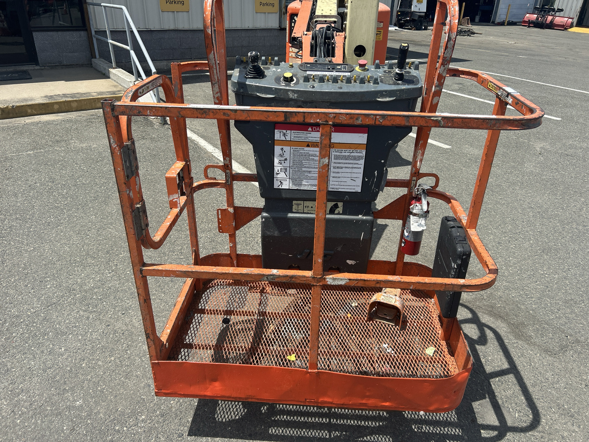 2016 JLG E400AJPN-6