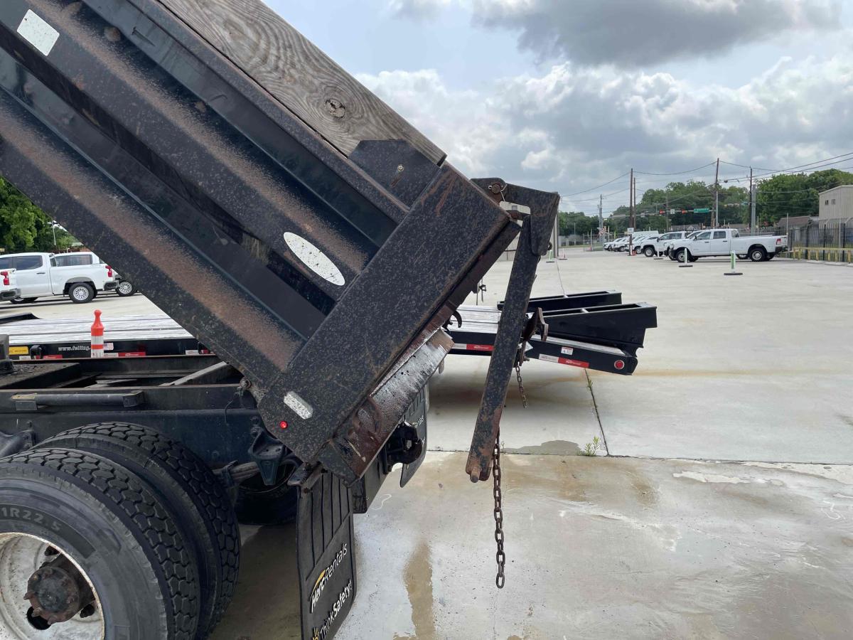 2015 Freightliner M2106