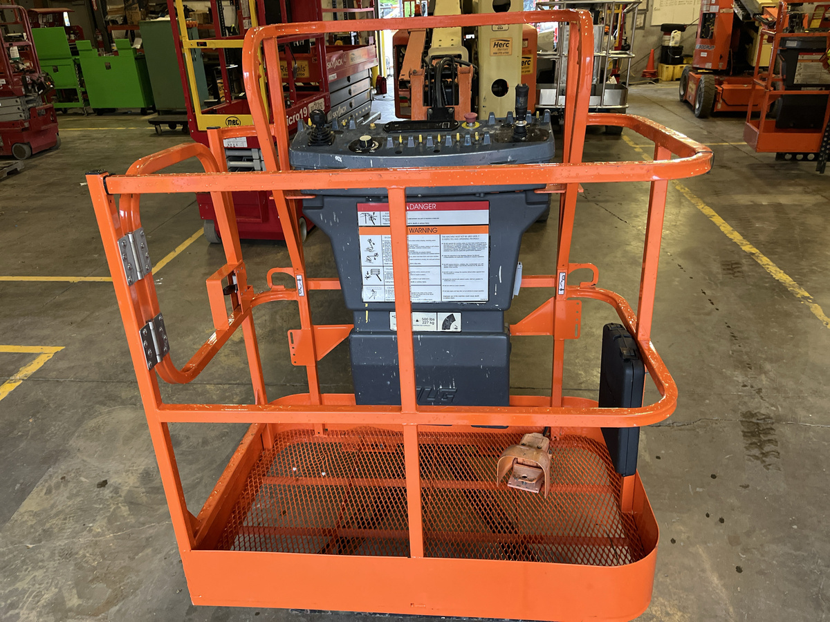 2015 JLG E400AJPN-2