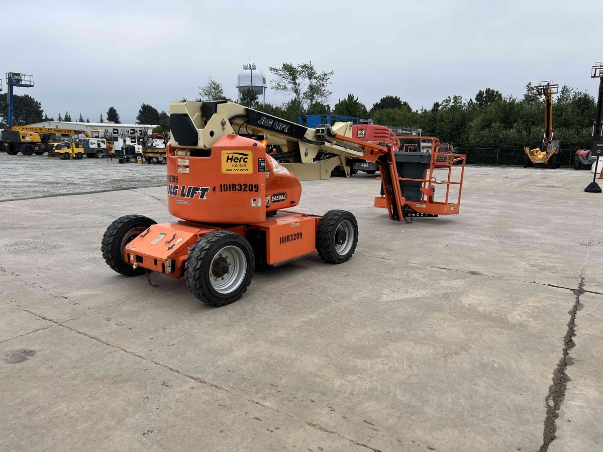2016 JLG E450AJ-4