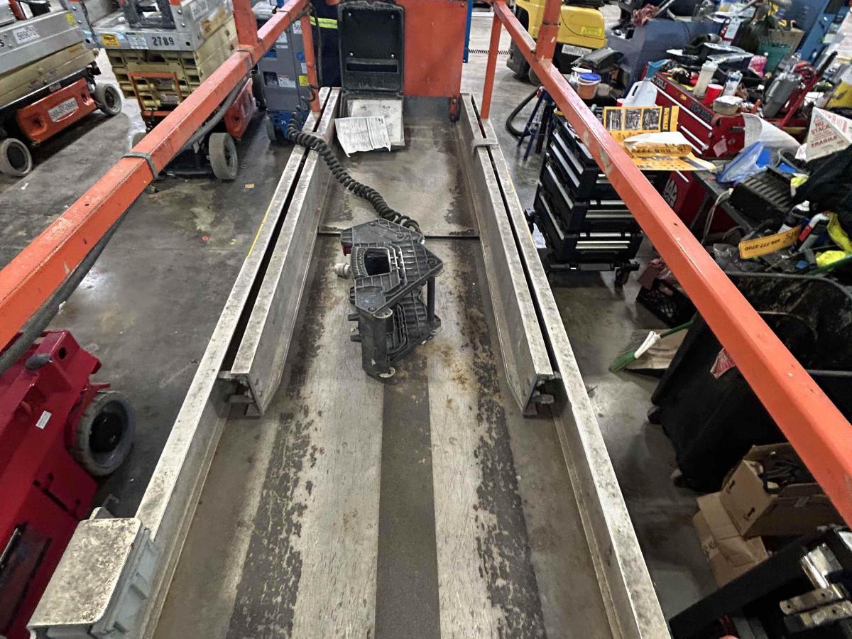 2014 JLG 2630ES