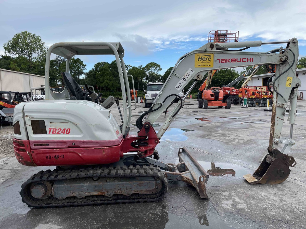 2021 Takeuchi TB240-2