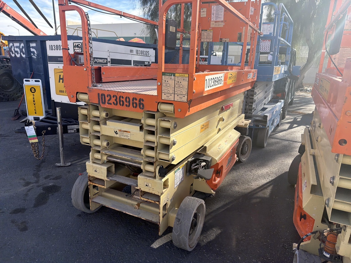 2018 JLG 3246ES