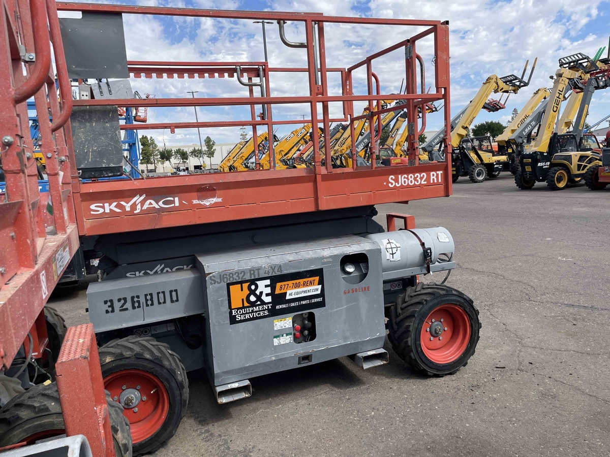 2015 Skyjack SJ-6832RT-4