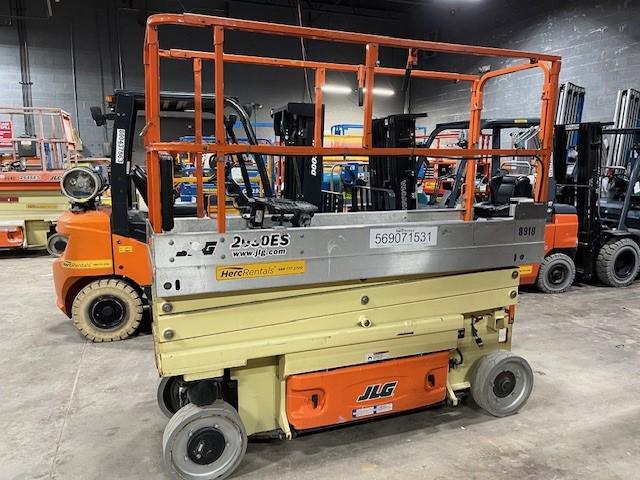 2015 JLG 2030ES