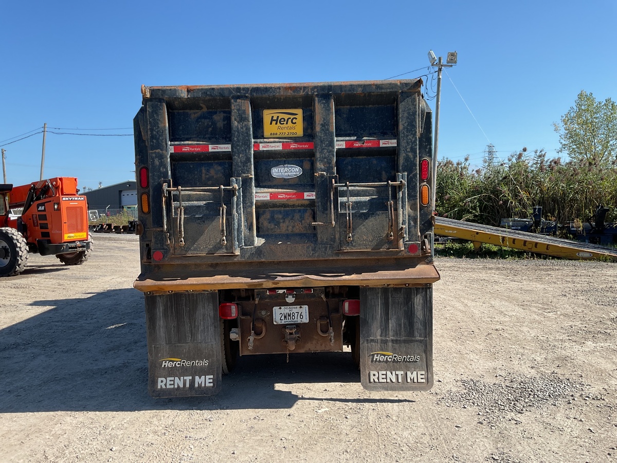 2016 Freightliner M2106-4