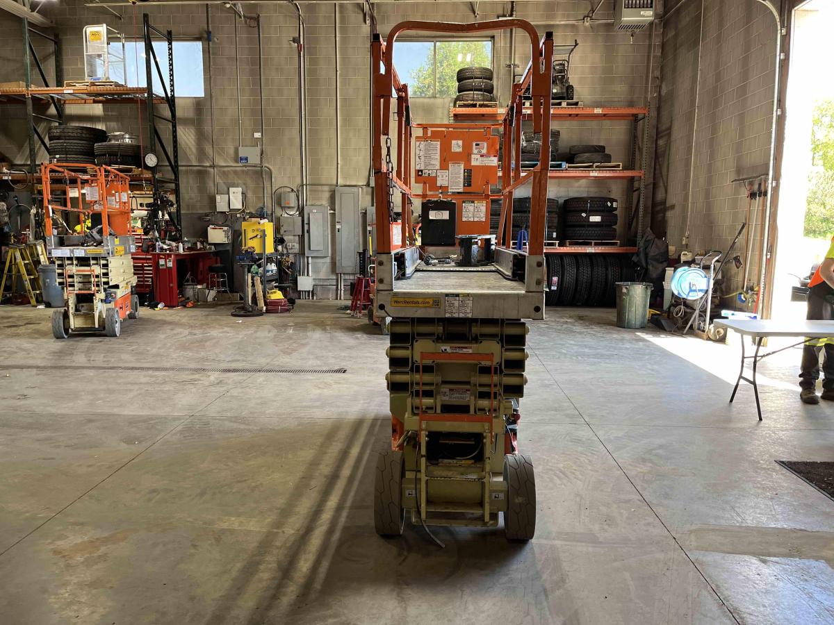 2005 JLG 2630ES