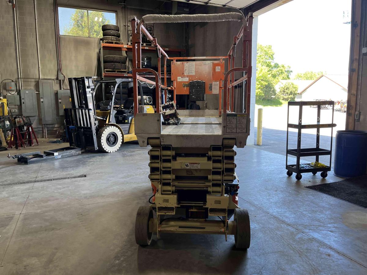 2013 JLG 3246ES