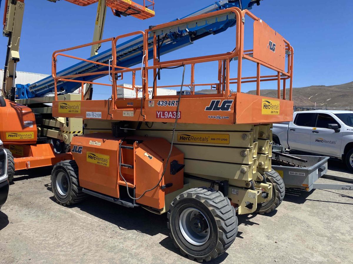 2017 JLG 4394RT