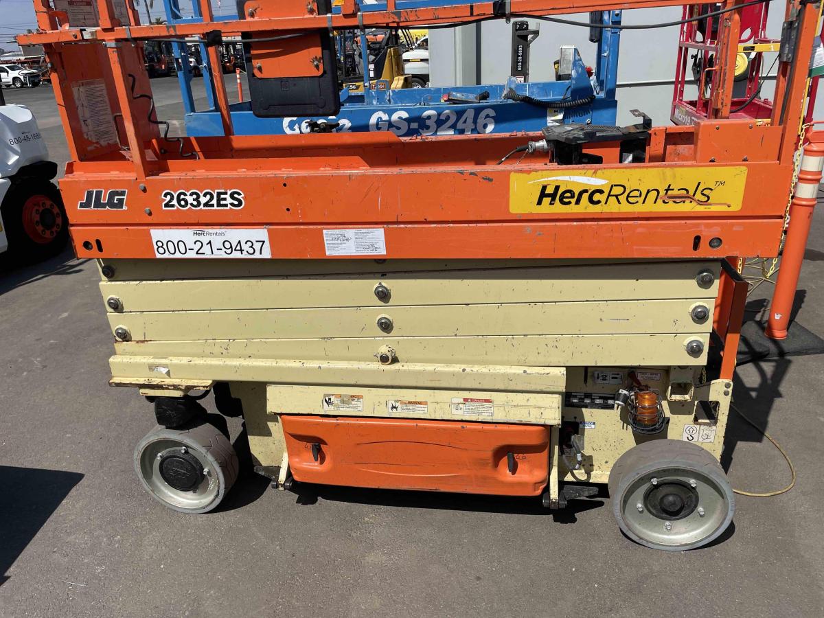 2018 JLG 2632ES