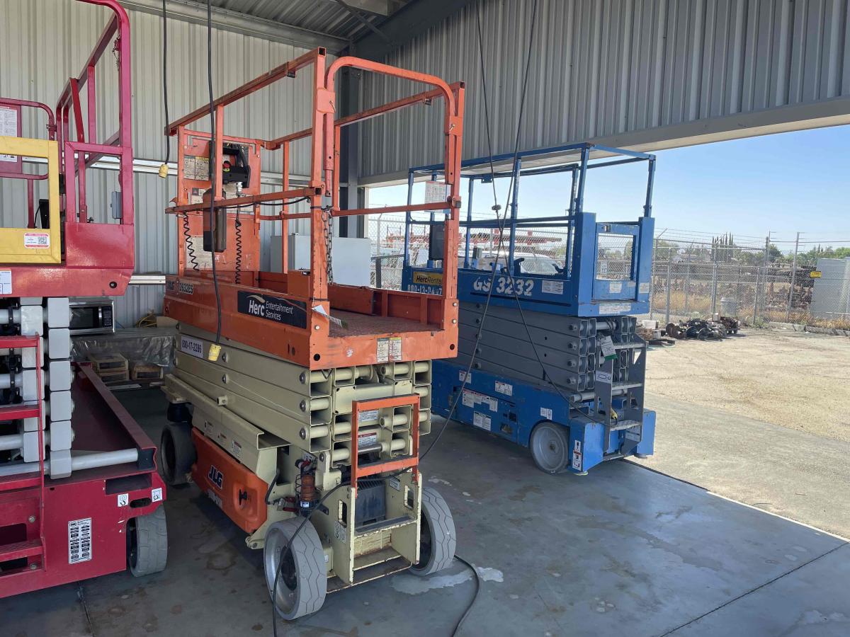 2017 JLG 2632ES