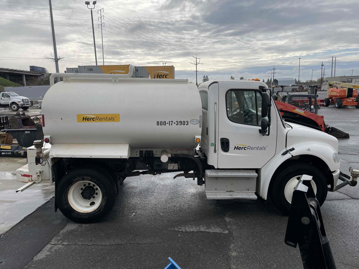 2018 Freightliner M2106
