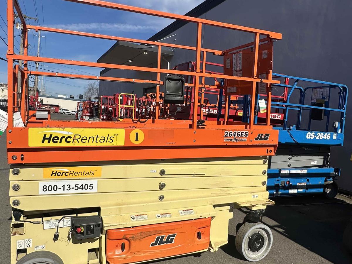 2017 JLG 2646ES
