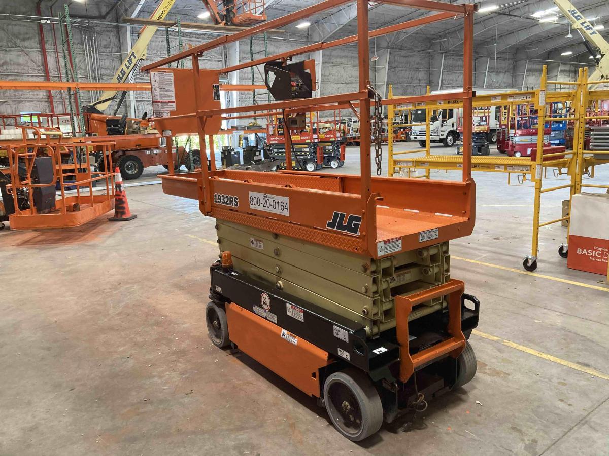 2018 JLG 1932R