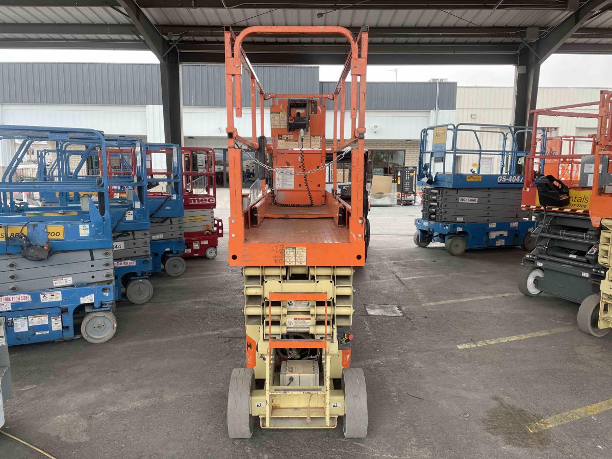 2017 JLG 2632ES