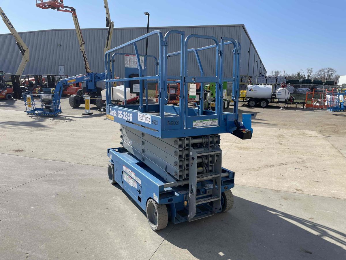 2013 Genie GS-3246